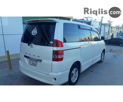 gaadhi iiba Toyota Noha hargeisa car for sale - Image 2