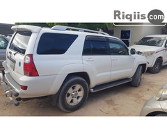 gaadhi iiba  Toyota Surf Mogadishu car for sale - Image 1