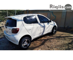 gaadhi iiba Toyota VItz - Image 1