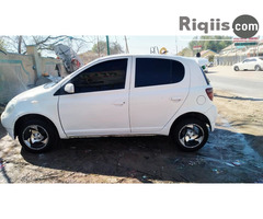 gaadhi iiba Toyota VItz - Image 2