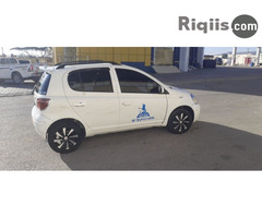 gaadhi iiba Toyota Vitz - Image 3