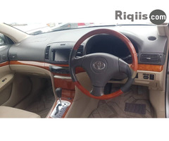 gaadhi iiba Toyota Premio - Image 1