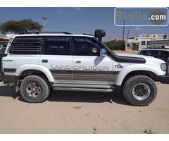 gaadhi iiba Toyota land Cruiser hargeisa  car for sale - Image 3