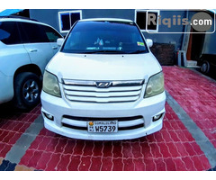 gaadhi iiba Toyota Noha hargeisa car for sale - Image 2