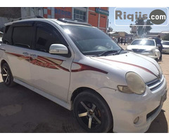 gaadhi iiba Toyota Sayn hargeisa car for sale - Image 1