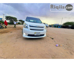 gaadhi iiba Toyota Noha hargeisa car for sale - Image 2